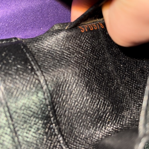 Authentic Epi Elise Trifold Louis Vuitton Wallet - Picture 2 of 6